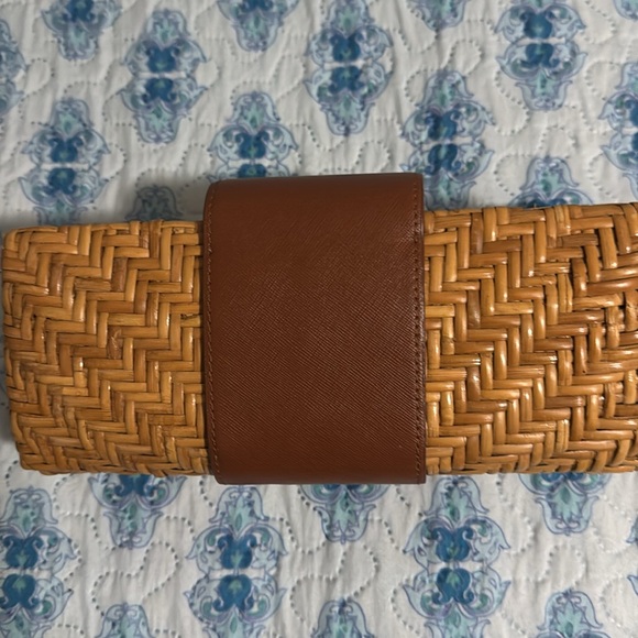 Perfect condition Pre-Loved Tory-Burch clutch - Picture 5 of 8